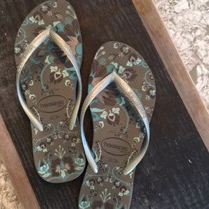 Floral Havaianas - size 6